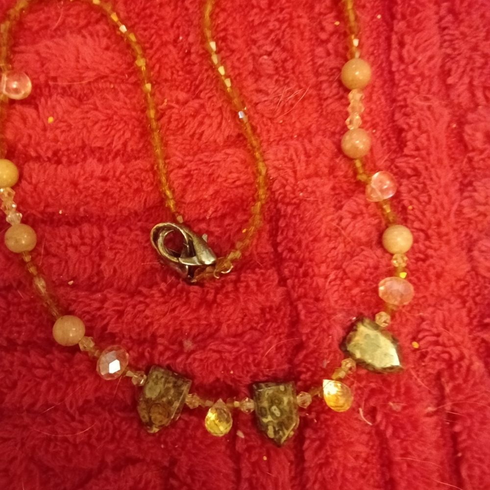 Elegant Green and Yellow Beaded Necklace - Picture 3 of 16